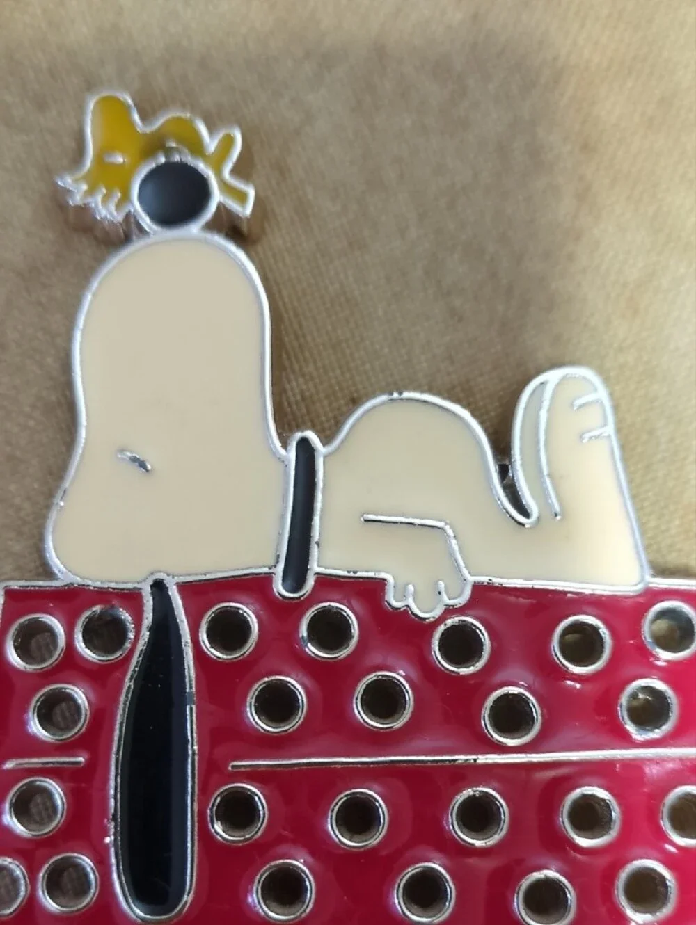 Peanuts Vintage Snoopy & Woodstock Earring Stand - Red And Cream Doghouse 1970s